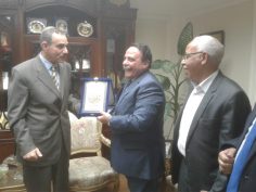 وافق اللواء جمال نور الدين، محافظ أسيوط، على تخصيص قطعة أرض في أسيوط الجديدة لصالح الجامعة العمالية فرع أسيوط.